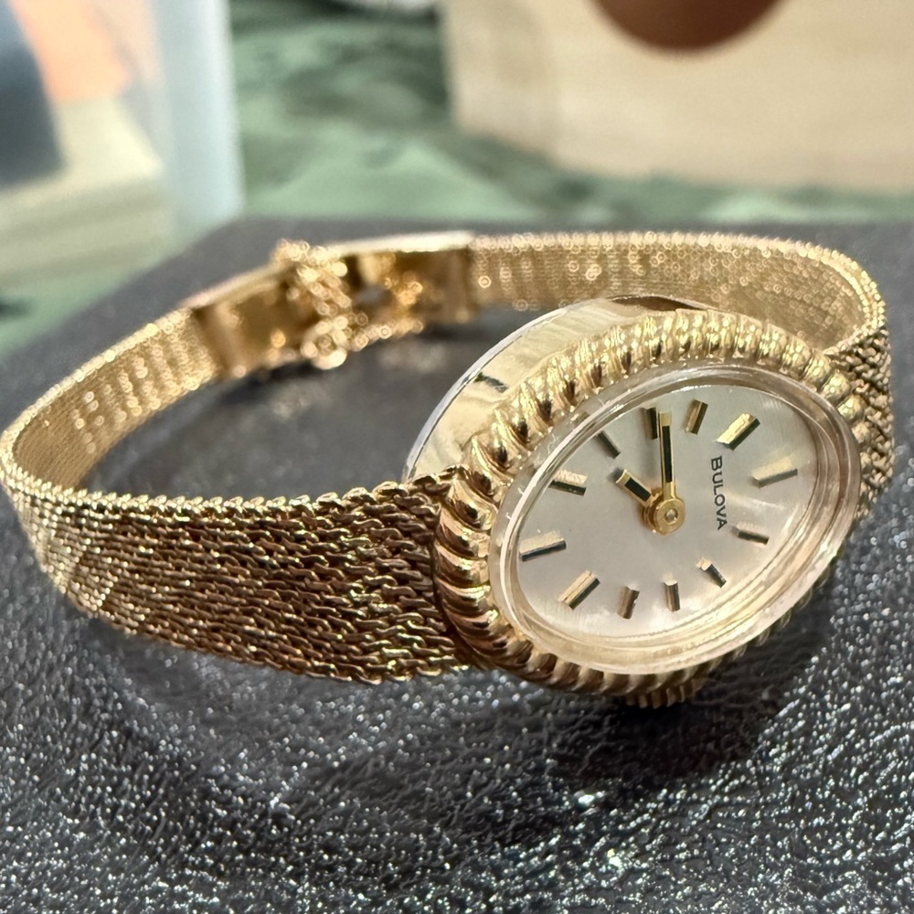 Vintage 80’s Bulova 10K Gold Filled Bracelet Watch in Original Box - Picture 11 of 16